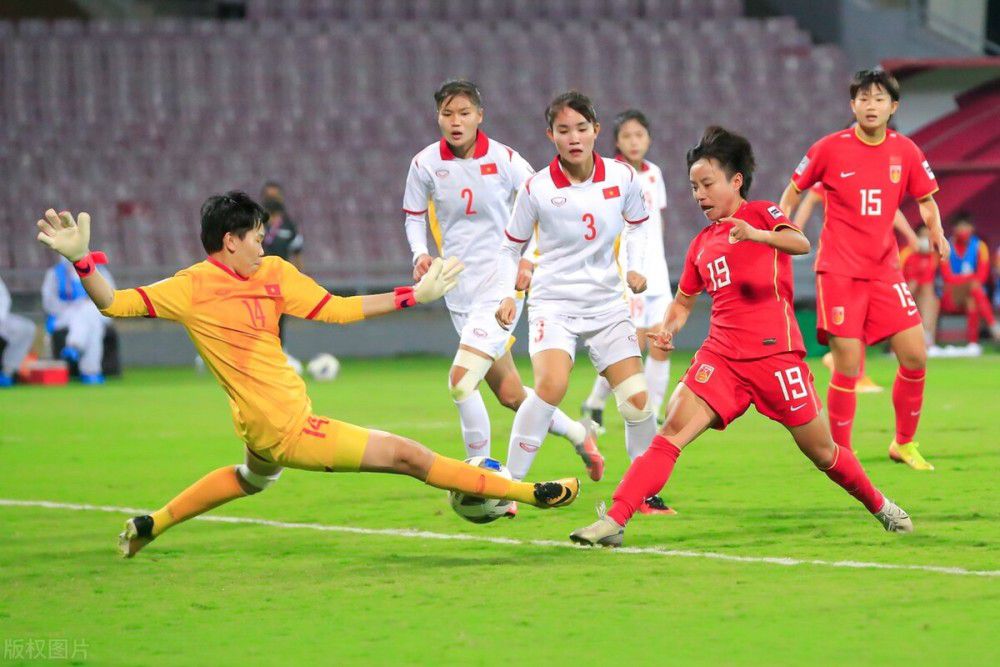 此番的《新喜剧之王》依旧是一个跑龙套的故事
